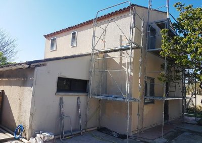 Rénovation de façade à PRADES LE LEZ - 34730 - Travaux de ravalement en cours