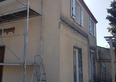 Rénovation de façade à PRADES LE LEZ - 34730 - Avant les travaux, échafaudage monté