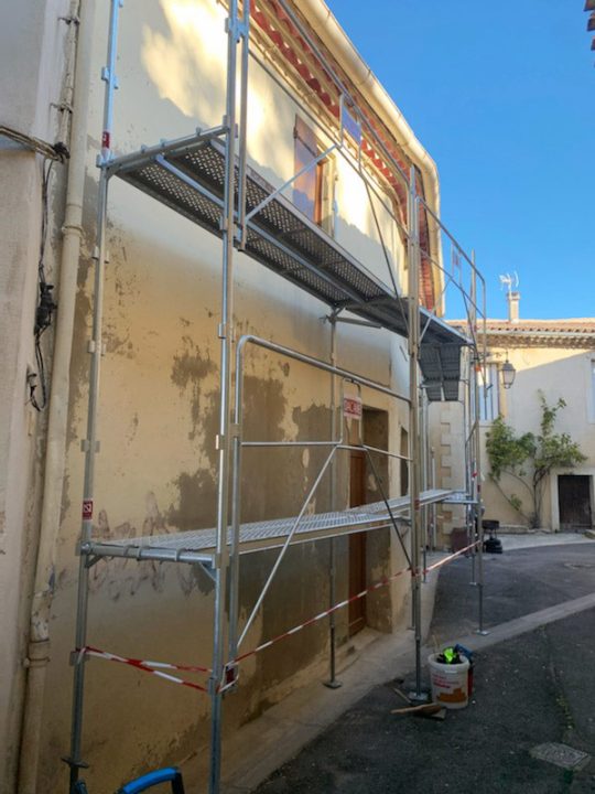 Ravalement de façade d'une maison de village à Vendargues, avant les travaux